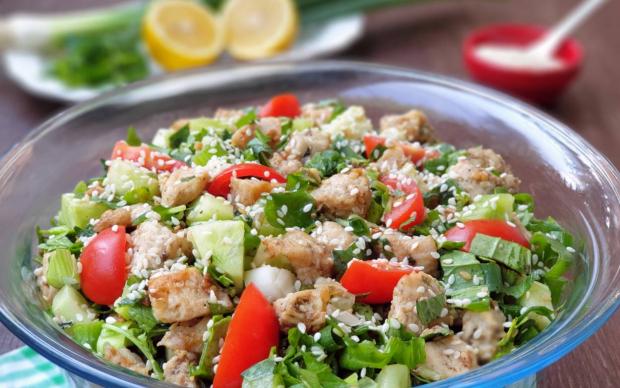 susamli-tavuk-salatasi-tarifi