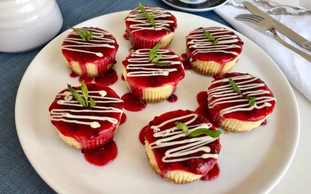 bogurtlenli-mini-cheesecake-tarifi