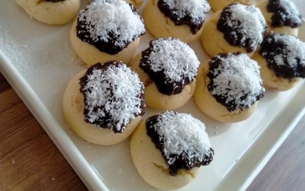 hindistan-cevizli-cikolatali-kurabiye-yasmin