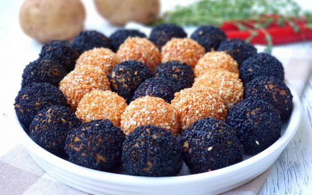 susamli-ve-corek-otlu-patates-kroket-tarifi