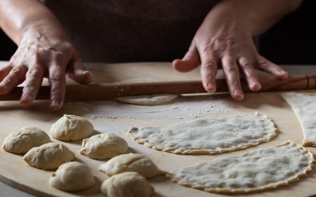 buzluk-icin-ci-borek-yapimi-one-cikan