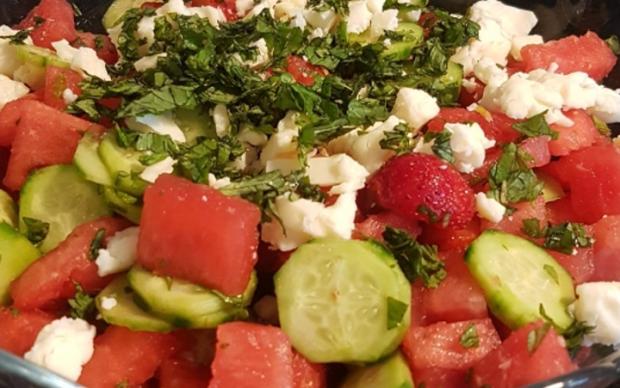 karpuzlu-salatalikli-ferah-salata-arzu