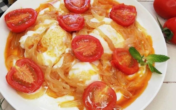 karamelize-soganli-cilbir-tarifi
