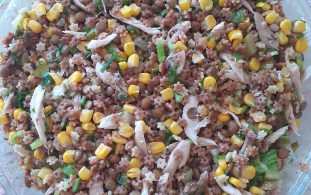 yesil-mercimekli-tavuklu-sehriye-salatasi-tarifi