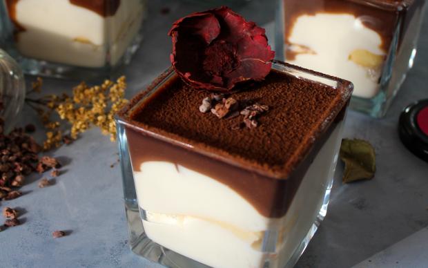 cikolata-soslu-tiramisu-evdeyemek