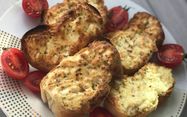 peynirli-bayat-ekmek-kizartmasi-tarifi