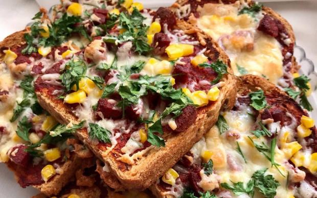 tam-bugday-ekmeginden-pratik-pizza-tarifi