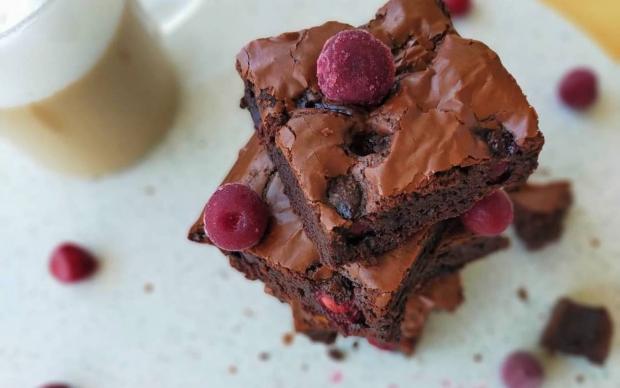 visneli-brownie-6-tarifi