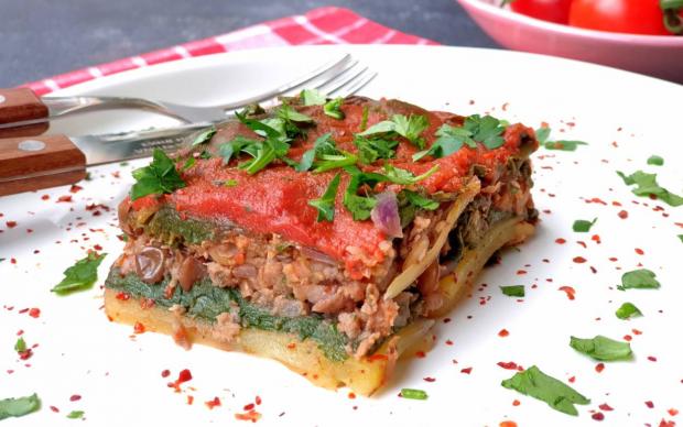 yesil-mercimekli-kiymali-ve-pazili-firin-yemegi-tarifi