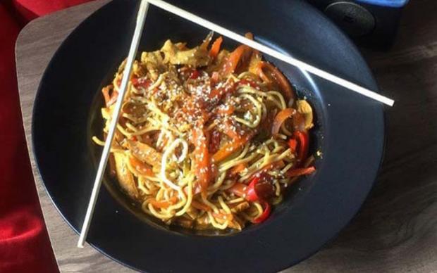 tavuklu-sebzeli-noodle