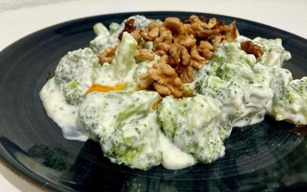 yogurtlu-brokoli-salatasi-sumeyye