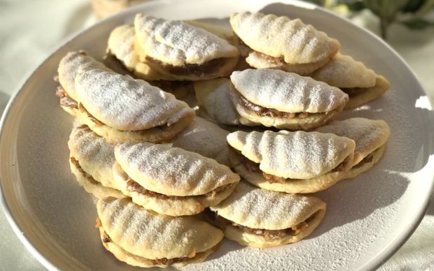 agizda-dagilan-elmali-kurabiye-ebru
