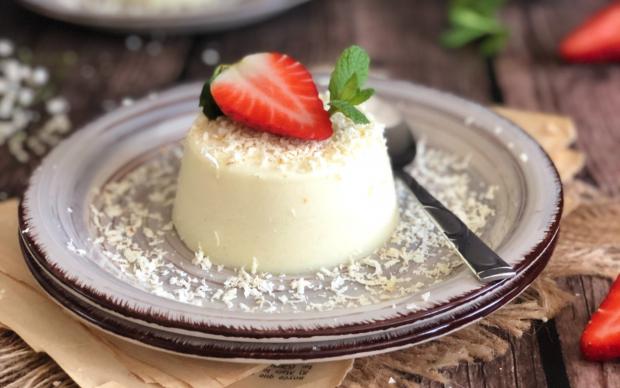 beyaz-cikolatali-panna-cotta-bahar