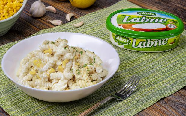 labneli-misirli-makarna-yemekcom
