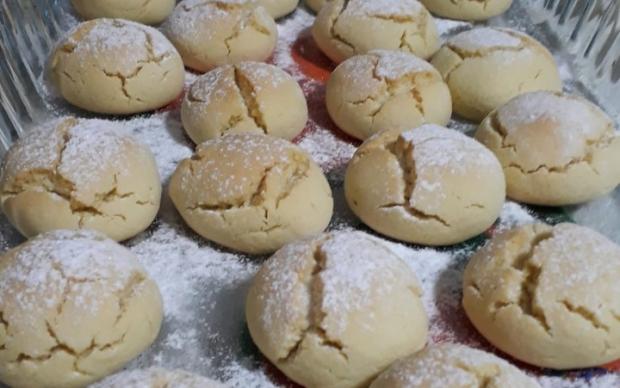 nisastali-kurabiye-yemek