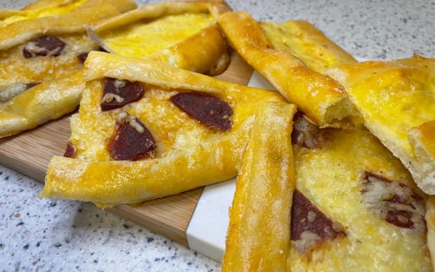 sucuklu-kasarli-pide-gizzy