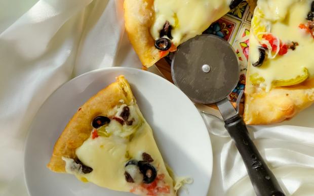 tahira-novruzova-peynir-kenarli-pizza