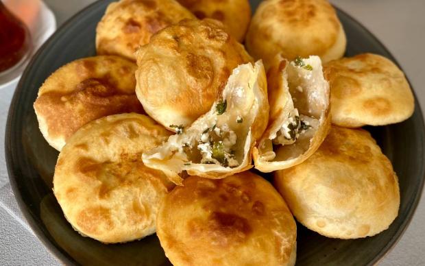 1 Bardak Sütle Yağ Çekmeyen Puf Börek Tarifi