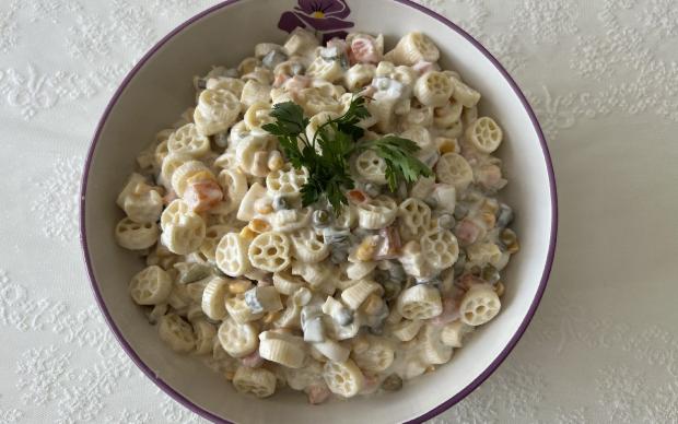 damla-simsek-akbas-makarna-salatasi