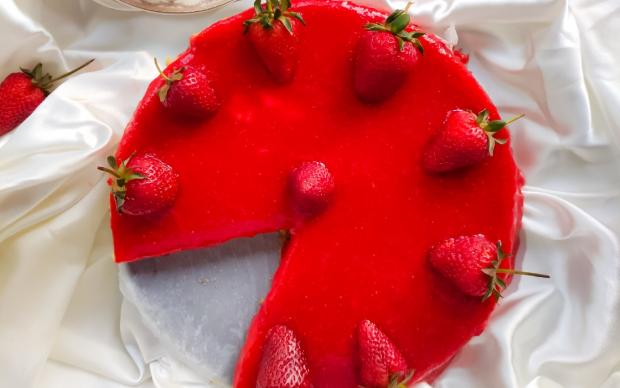 tahira-novruzova-cilekli-cheesecake