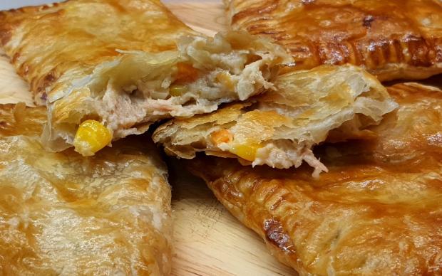 ton-balikli-borek-yemekc