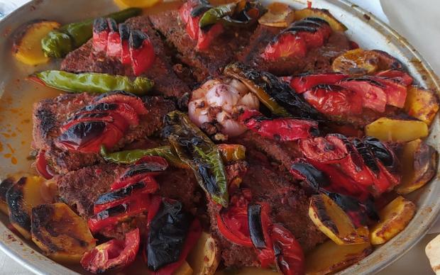 tepsi-kebabi-serap