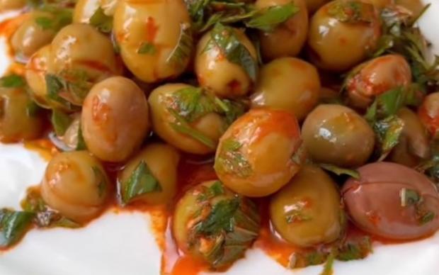 yogurtlu-zeytin-salatasi-zeynep