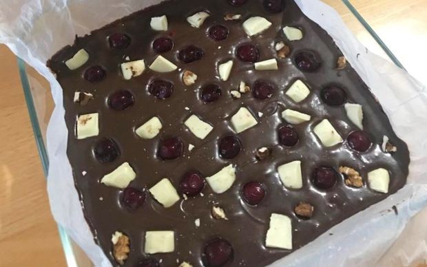 borcamda-visneli-brownie-editor