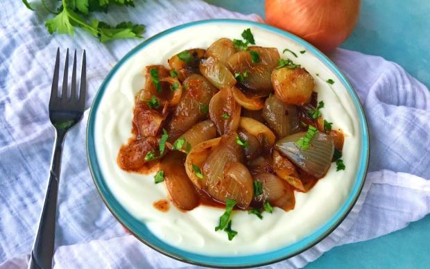 Nar Ekşili Karamelize Soğan Mezesi Tarifi