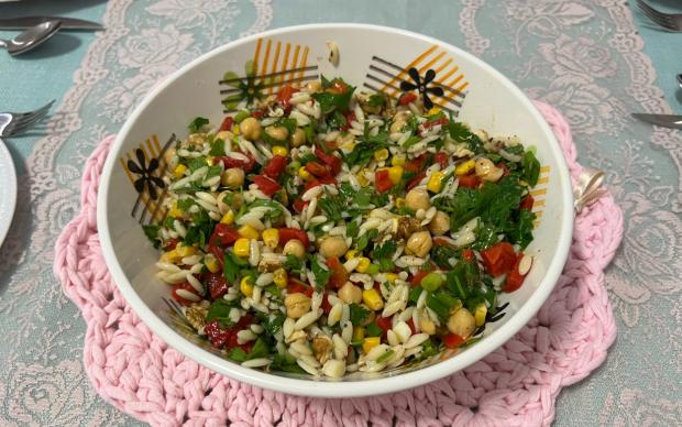 nohutlu-arpa-sehriye-salatasi-damla
