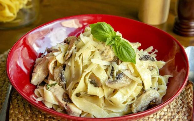 fettucini-alfredo-yemekcom-buyuk-2023