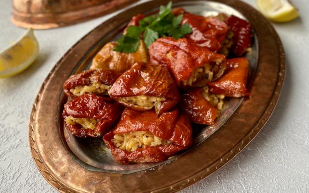 kuru-biber-dolmasi-yemekcom