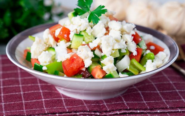 shopska-salatasi-sunum-yemekcom