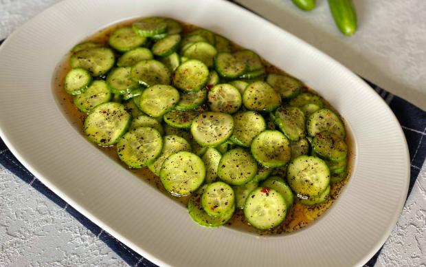 Lokanta Usulü Salatalık Salatası Tarifi