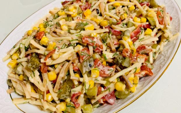 Köz Biberli Erişteli Salata