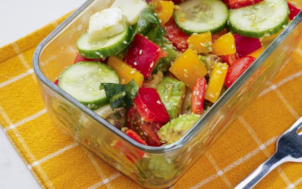 Avokadolu Kahvaltı Salatası Tarifi