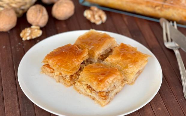 Kıyır Kıyır Ev Baklavası Tarifi