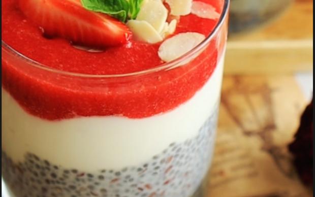 Çilek Soslu Chia Puding Tarifi