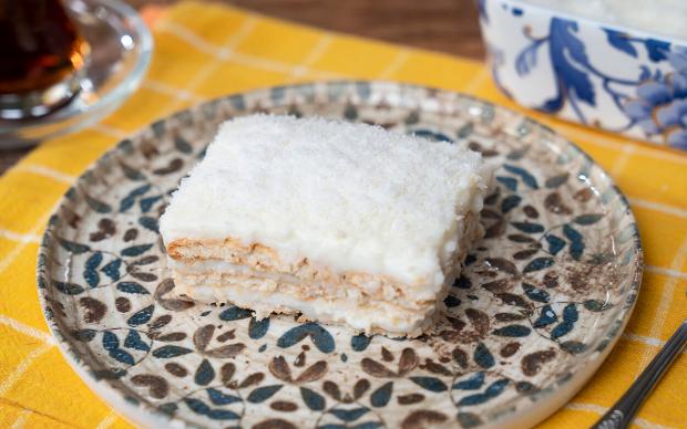 Muhallebili Bisküvili Pasta Tarifi