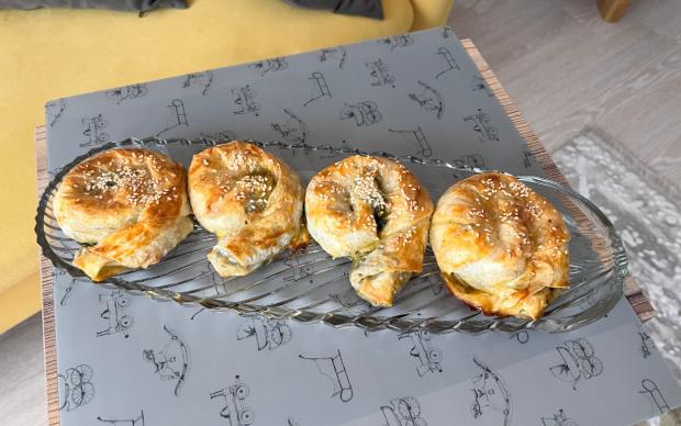 Sodalı Ispanaklı Gül Böreği Tarifi