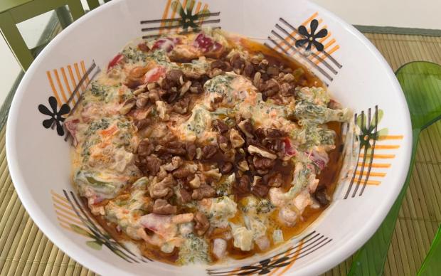 Yoğurt Soslu Brokoli Salatası Tarifi