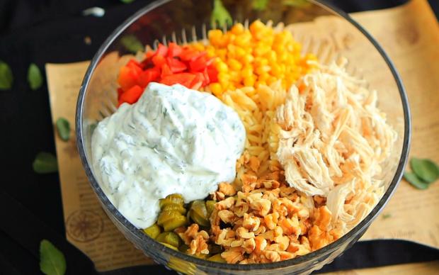 Tavuklu Şehriye Salatası Aşama 1