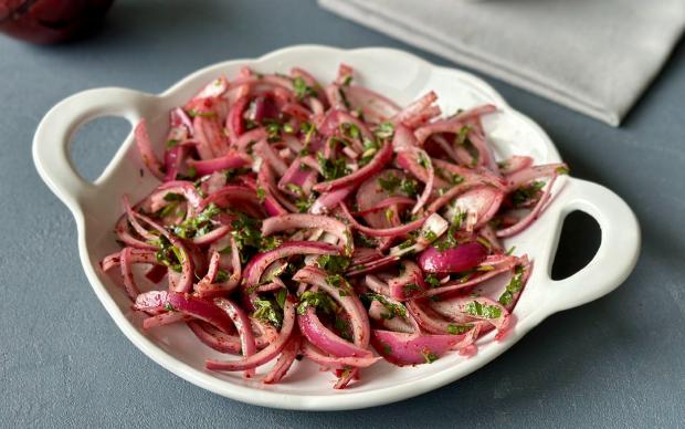 Kırmızı Soğan Salatası Tarifi
