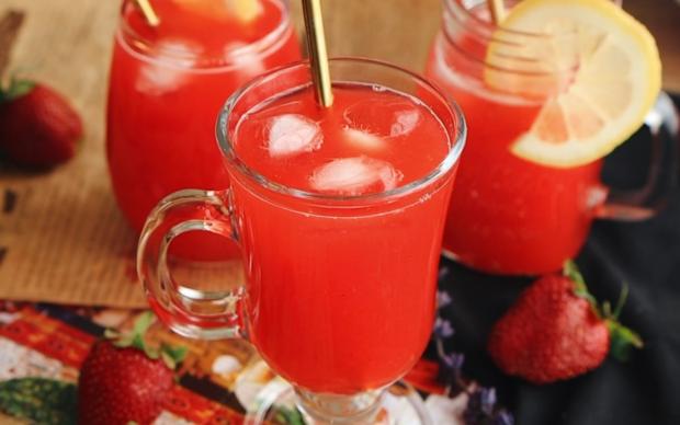 Pratik Çilekli Limonata Aşama 1
