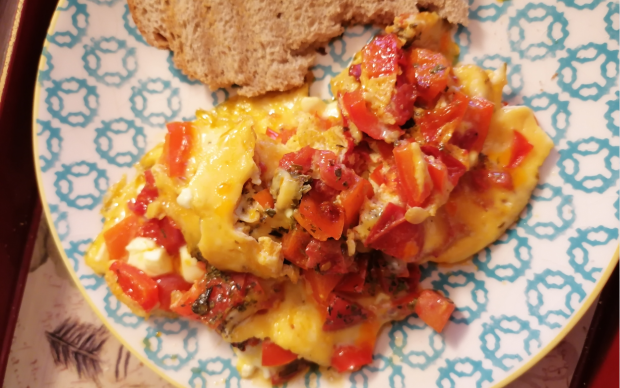 Beyaz Peynirli Sebzeli Omlet Aşama 1