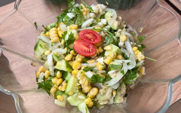 Soslu Avokado Salatası Aşama 1