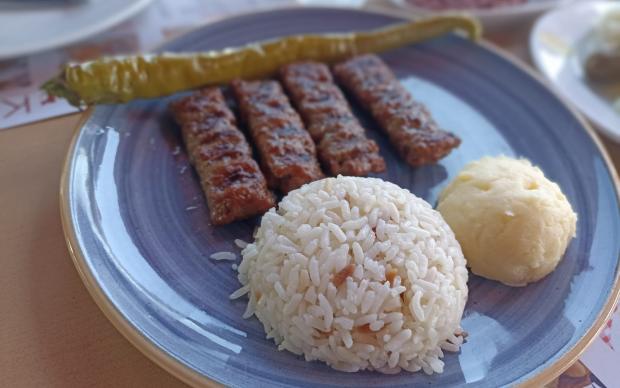 İstanbul Köfte Yolculuğu: Lezzetli Anılar ve Hayal Kırıklıkları