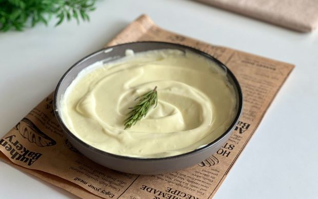 bir-dakikada-yumurtasiz-mayonez-yemekcom