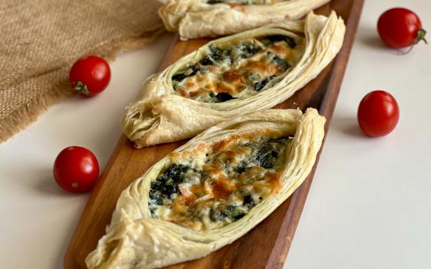 Ispanaklı Kaşarlı Milföy Pide Tarifi