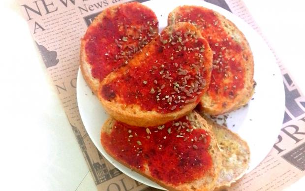 Salçalı Soslu Yumurtalı Ekmek Tarifi